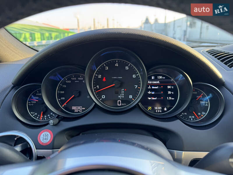 Внедорожник / Кроссовер Porsche Cayenne 2015 в Киеве