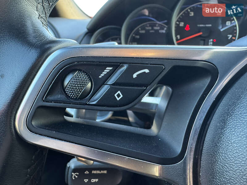 Внедорожник / Кроссовер Porsche Cayenne 2015 в Киеве