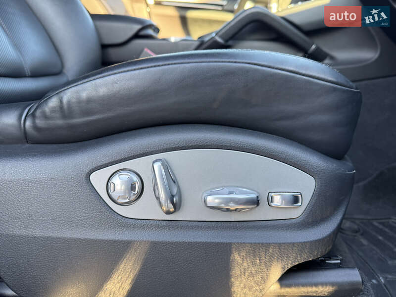 Внедорожник / Кроссовер Porsche Cayenne 2015 в Киеве