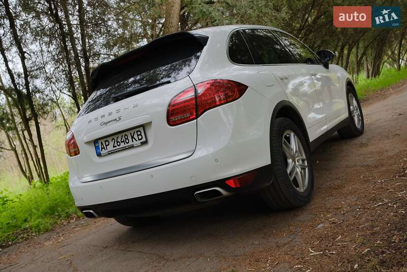 Внедорожник / Кроссовер Porsche Cayenne 2013 в Запорожье