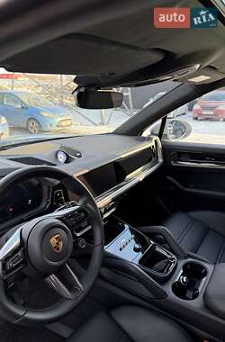Внедорожник / Кроссовер Porsche Cayenne 2023 в 
