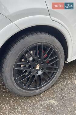 Внедорожник / Кроссовер Porsche Cayenne 2012 в 