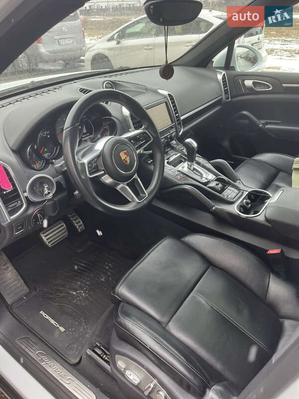 Внедорожник / Кроссовер Porsche Cayenne 2014 в Киеве