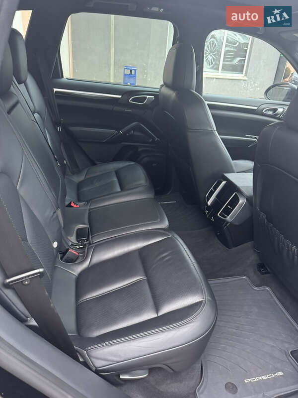 Внедорожник / Кроссовер Porsche Cayenne 2014 в Хмельницком