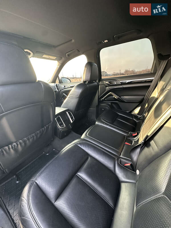 Внедорожник / Кроссовер Porsche Cayenne 2015 в Мироновке