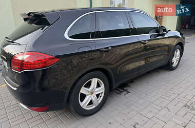 Позашляховик / Кросовер Porsche Cayenne 2012 в 