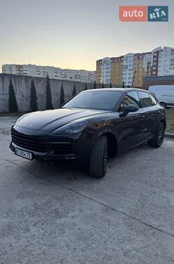 Внедорожник / Кроссовер Porsche Cayenne 2022 в 