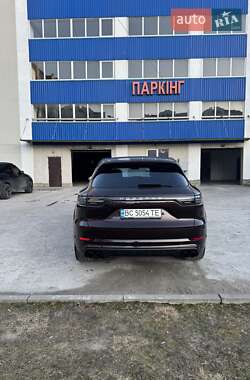 Внедорожник / Кроссовер Porsche Cayenne 2022 в 