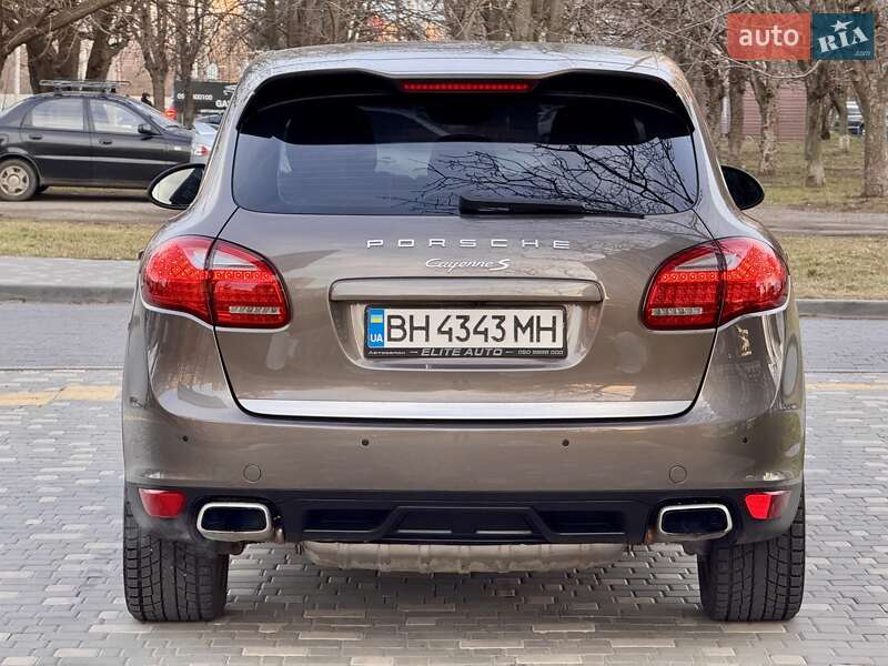 Позашляховик / Кросовер Porsche Cayenne 2011 в Одесі