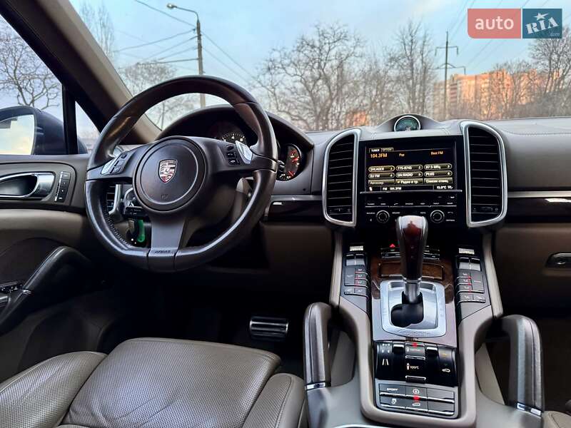 Позашляховик / Кросовер Porsche Cayenne 2011 в Одесі
