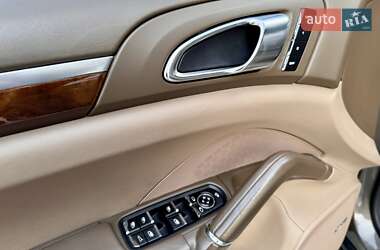 Позашляховик / Кросовер Porsche Cayenne 2011 в 