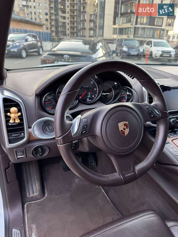 Внедорожник / Кроссовер Porsche Cayenne 2013 в Киеве