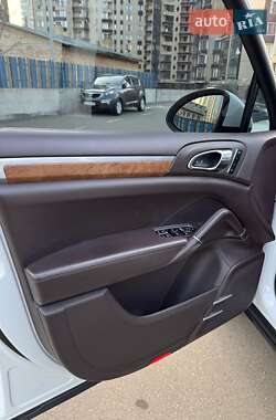 Внедорожник / Кроссовер Porsche Cayenne 2013 в 