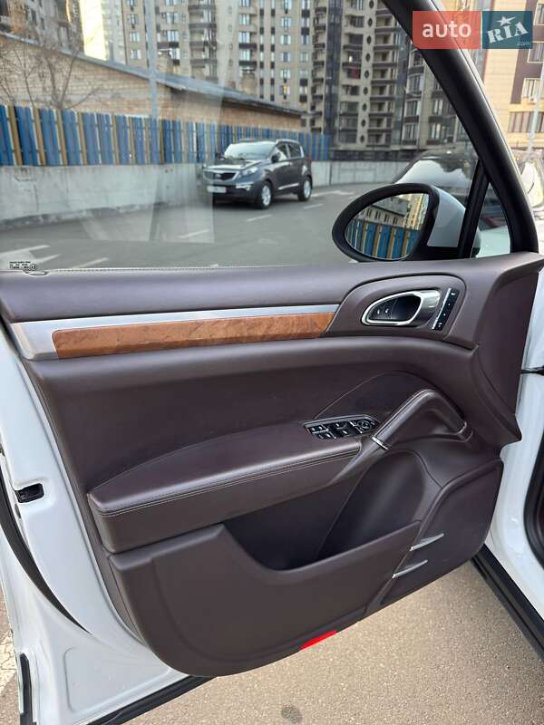 Внедорожник / Кроссовер Porsche Cayenne 2013 в Киеве