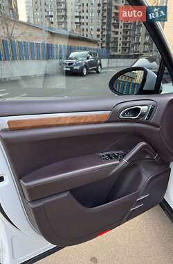 Внедорожник / Кроссовер Porsche Cayenne 2013 в 