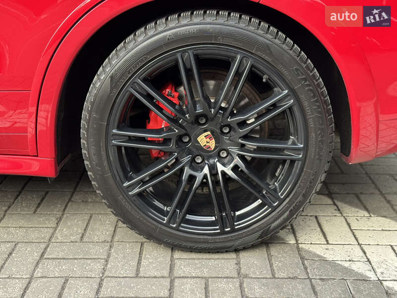 Позашляховик / Кросовер Porsche Cayenne 2013 в Києві