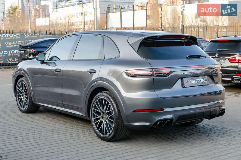 Внедорожник / Кроссовер Porsche Cayenne 2021 в Киеве