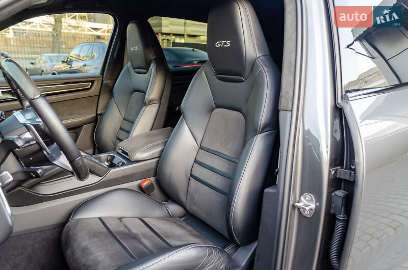 Внедорожник / Кроссовер Porsche Cayenne 2021 в Киеве