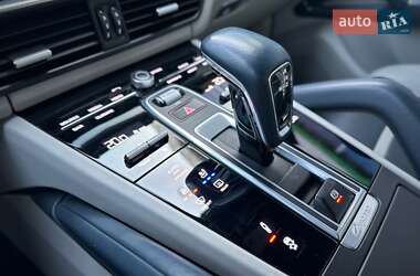 Позашляховик / Кросовер Porsche Cayenne 2019 в 