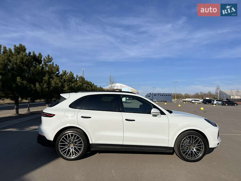Внедорожник / Кроссовер Porsche Cayenne 2019 в Киеве