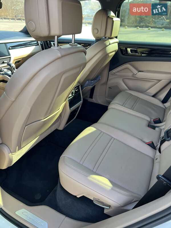 Внедорожник / Кроссовер Porsche Cayenne 2019 в Киеве