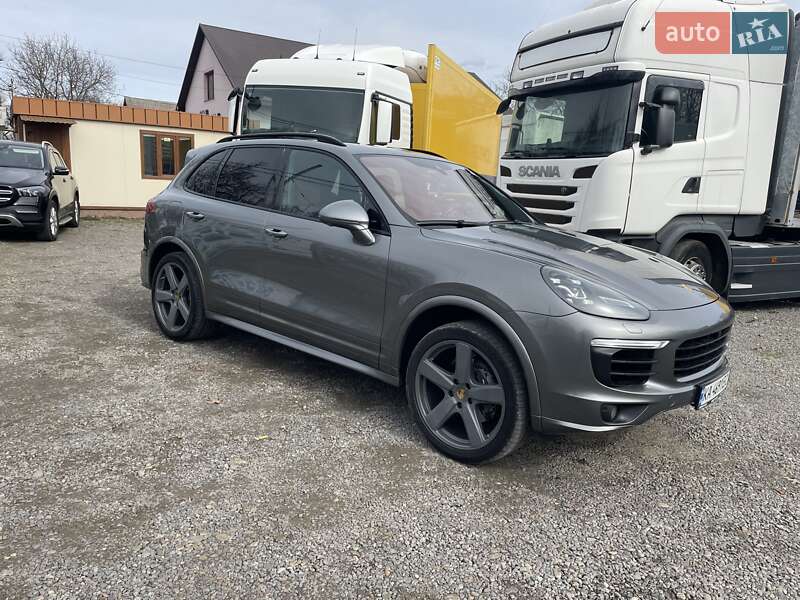 Внедорожник / Кроссовер Porsche Cayenne 2016 в 