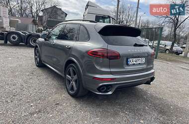 Внедорожник / Кроссовер Porsche Cayenne 2016 в 