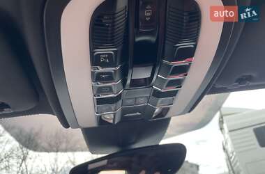 Внедорожник / Кроссовер Porsche Cayenne 2016 в 