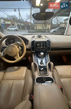 Внедорожник / Кроссовер Porsche Cayenne 2014 в 