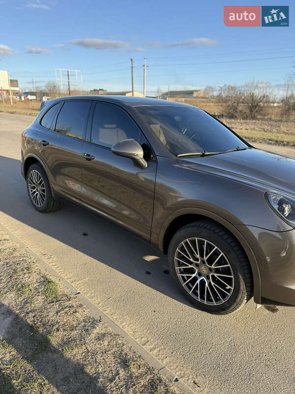 Внедорожник / Кроссовер Porsche Cayenne 2016 в Сумах