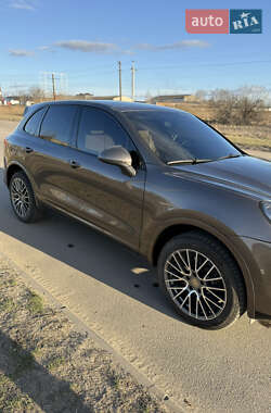 Внедорожник / Кроссовер Porsche Cayenne 2016 в 