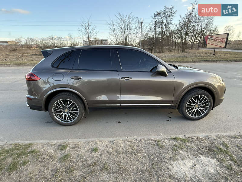 Внедорожник / Кроссовер Porsche Cayenne 2016 в Сумах
