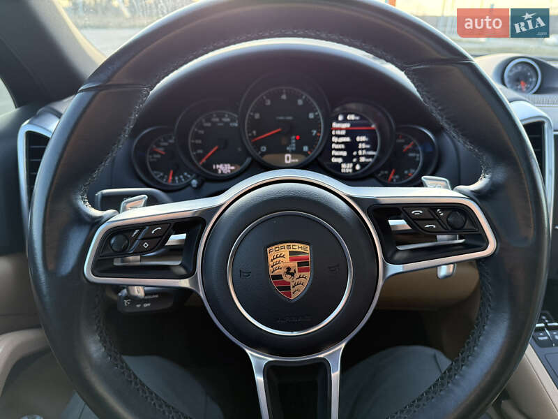 Внедорожник / Кроссовер Porsche Cayenne 2016 в Сумах