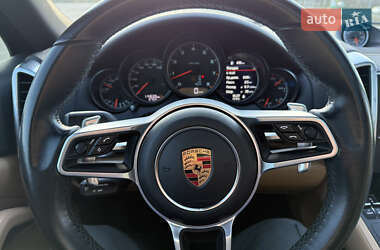 Внедорожник / Кроссовер Porsche Cayenne 2016 в 