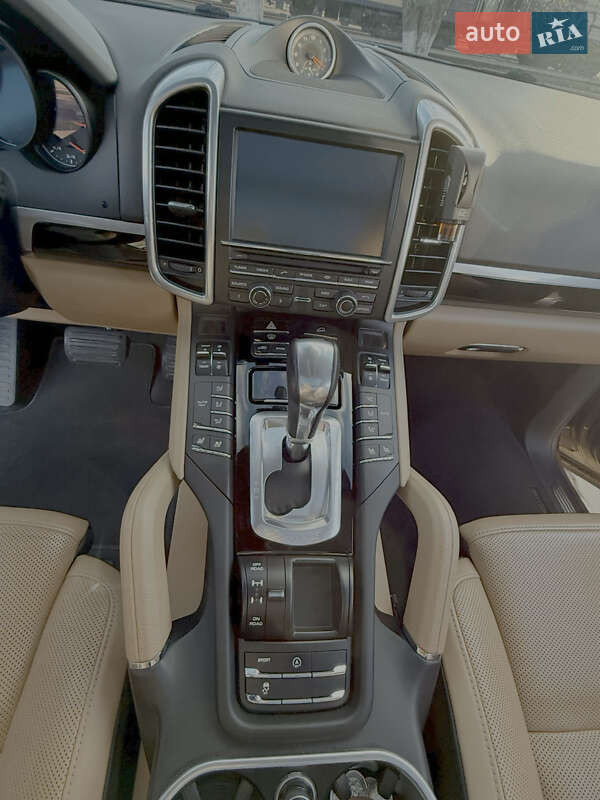 Внедорожник / Кроссовер Porsche Cayenne 2016 в Сумах