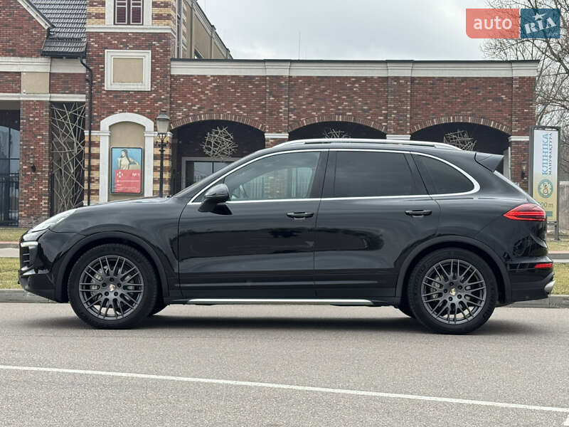 Внедорожник / Кроссовер Porsche Cayenne 2016 в Киеве