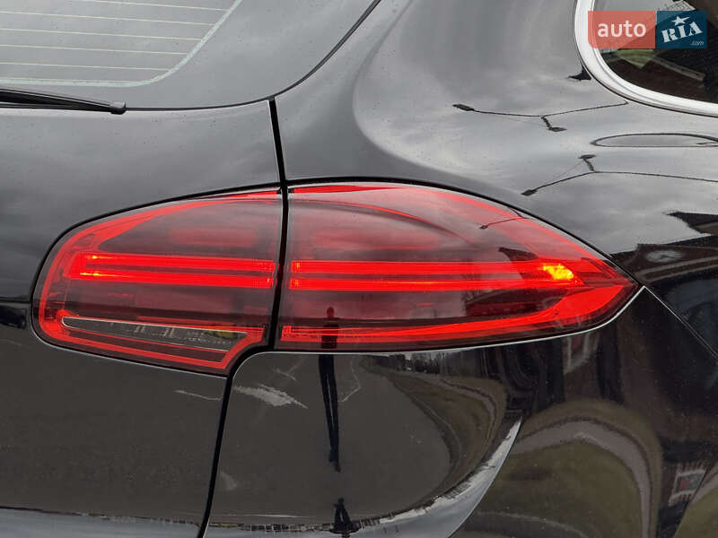Внедорожник / Кроссовер Porsche Cayenne 2016 в Киеве