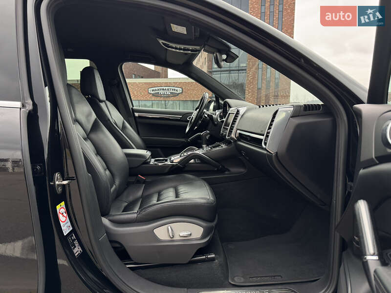 Внедорожник / Кроссовер Porsche Cayenne 2016 в Киеве