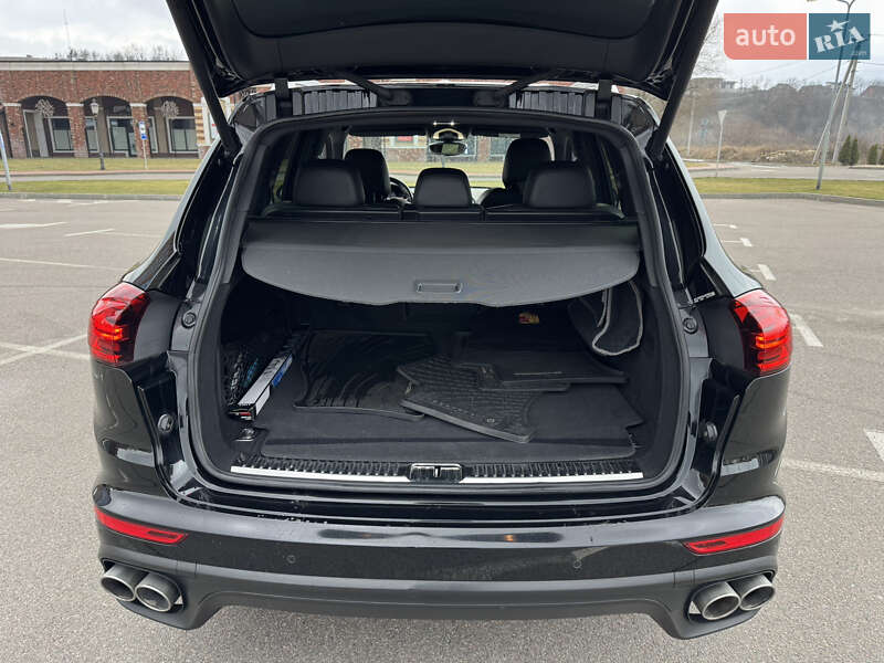 Внедорожник / Кроссовер Porsche Cayenne 2016 в Киеве