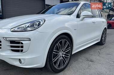 Внедорожник / Кроссовер Porsche Cayenne 2015 в 