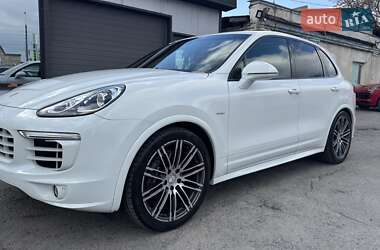 Внедорожник / Кроссовер Porsche Cayenne 2015 в 