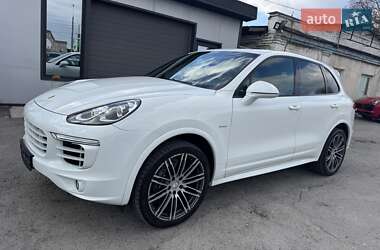 Внедорожник / Кроссовер Porsche Cayenne 2015 в 