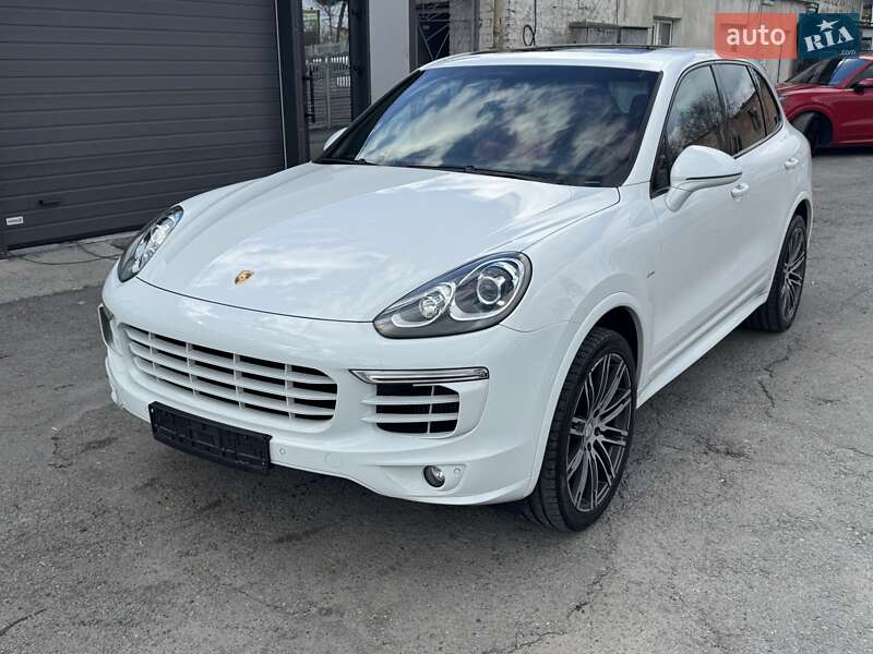 Позашляховик / Кросовер Porsche Cayenne 2015 в Тернополі