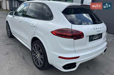 Внедорожник / Кроссовер Porsche Cayenne 2015 в 