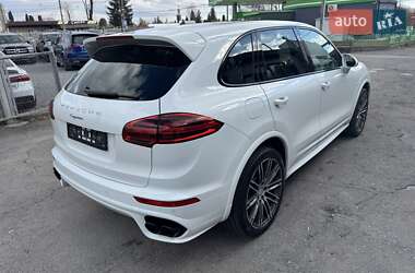 Внедорожник / Кроссовер Porsche Cayenne 2015 в 