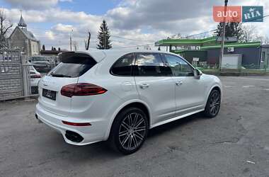 Внедорожник / Кроссовер Porsche Cayenne 2015 в 