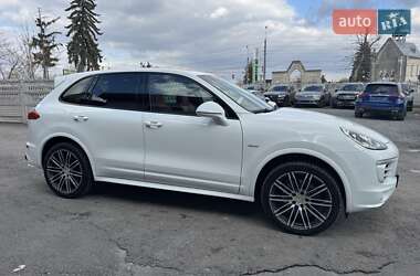Внедорожник / Кроссовер Porsche Cayenne 2015 в 