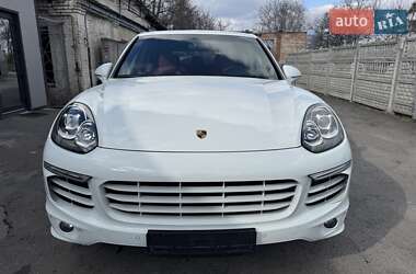 Внедорожник / Кроссовер Porsche Cayenne 2015 в 