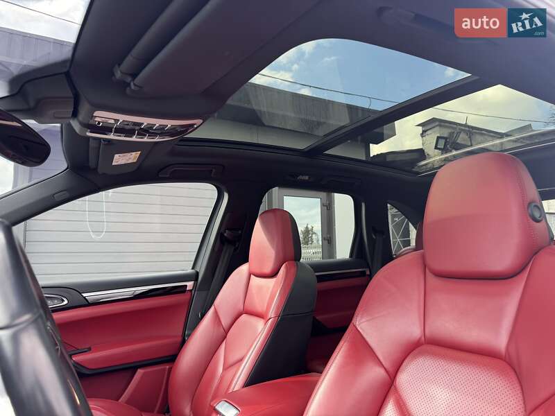 Позашляховик / Кросовер Porsche Cayenne 2015 в Тернополі
