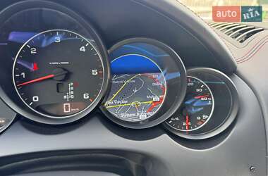 Внедорожник / Кроссовер Porsche Cayenne 2015 в 